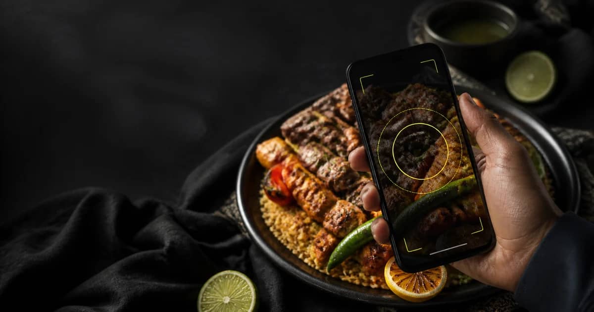 Analyse des repas par photo avec IA pour la cuisine du Golfe : photographiez l'assiette et obtenez calories et macros